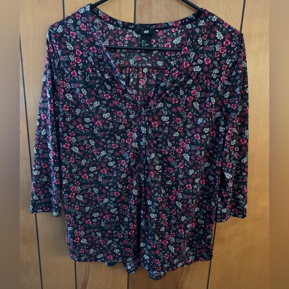 H&M Floral V-neck Blouse Long Sleeve Shirt Tee Top Size S EUC